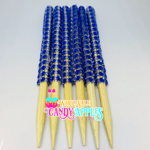 a group of blue and yellow toothpicks sitting on top of each other